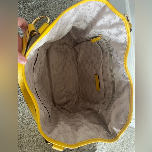 NWT Michael Kors Charlton Large Tote Yellow - Picture 3 of 4